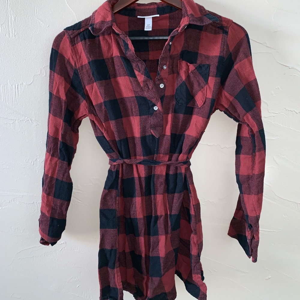 Liz Lange maternity top and belt